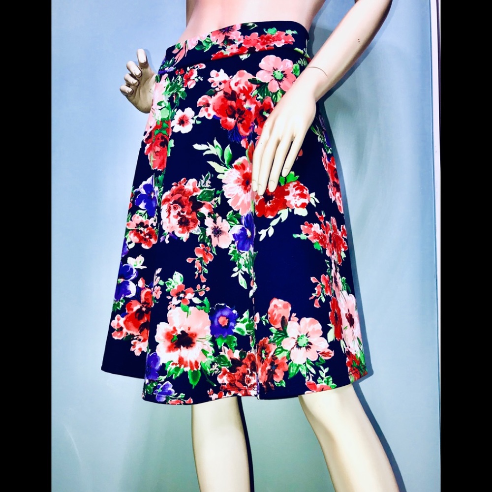 I. JOAH / (UO) • Floral Circle Skirt / size M• NEW